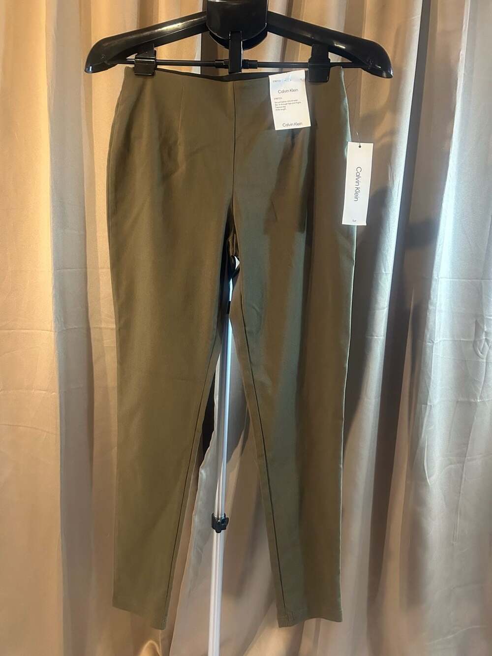 Calvin Klein Women's Stretch Ankle Length Slim Fit Tapered Pants in Olive Green